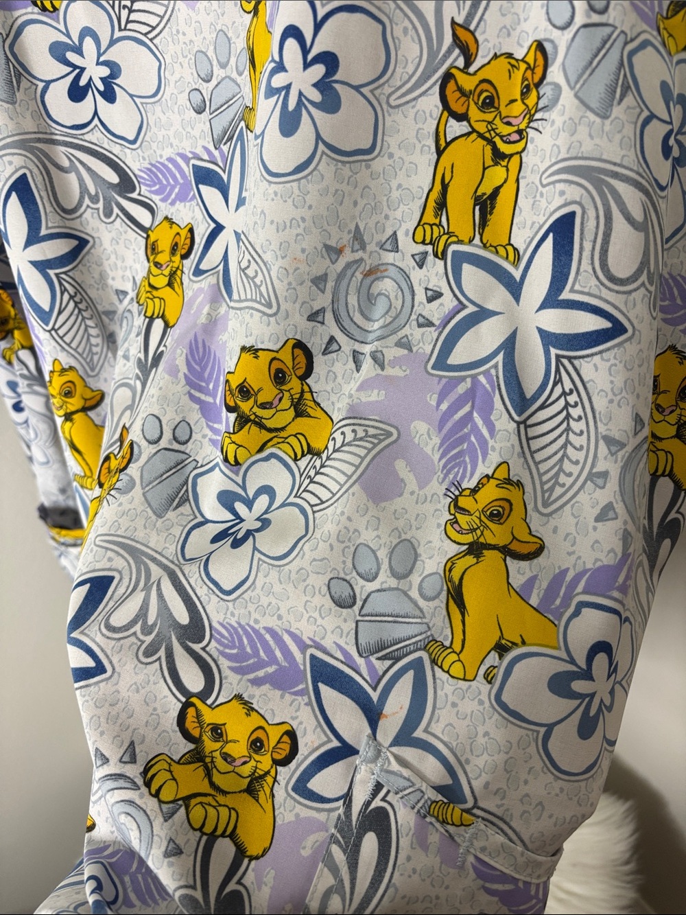 Disney Lion King Simba Yellow Floral V-Neck Scrub Top Size 3X - Picture 3 of 5